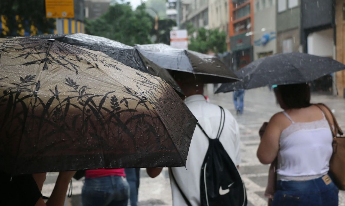 Defesa Civil alerta para chuva forte e ventos de até 65 km/h em São Paulo