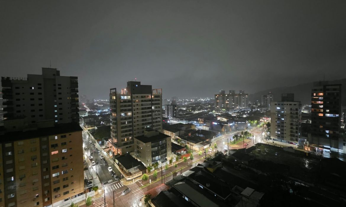 Domingo ter chuva forte rajadas de vento e frio em So Paulo