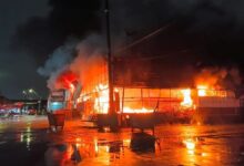Incêndio destrói 320 boxes da Ceagesp na zona oeste de São Paulo