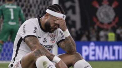 Memphis perde pênalti no fim, e Corinthians é eliminado da Libertadores