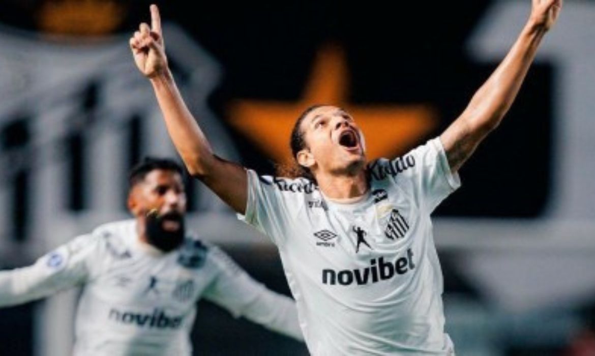 Santos vence Atlético-MG e abre boa vantagem na Sul-Americana