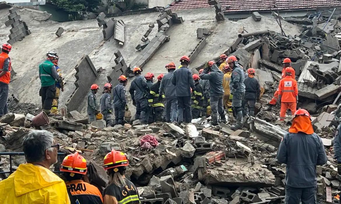 Sobe para cinco o número de mortos em desabamento na Penha, Zona Leste de SP