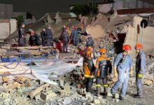 Prédio desaba sobre casa na Penha e deixa cinco mortos