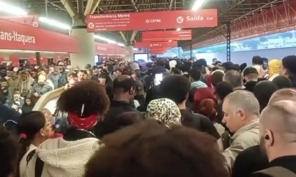 Incêndio em subestação afeta linhas da CPTM e suspende Expresso Aeroporto