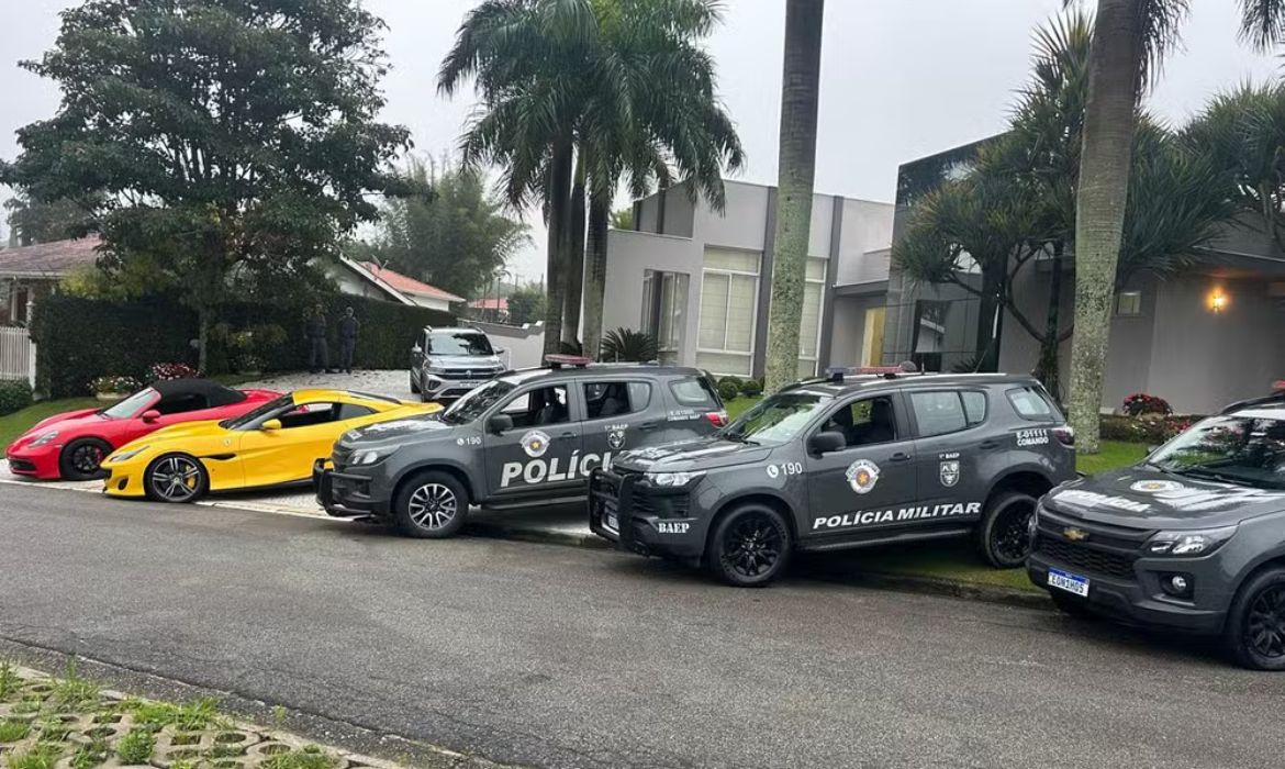 Vereador e PM são alvos de operação contra suposta rede do PCC em SP