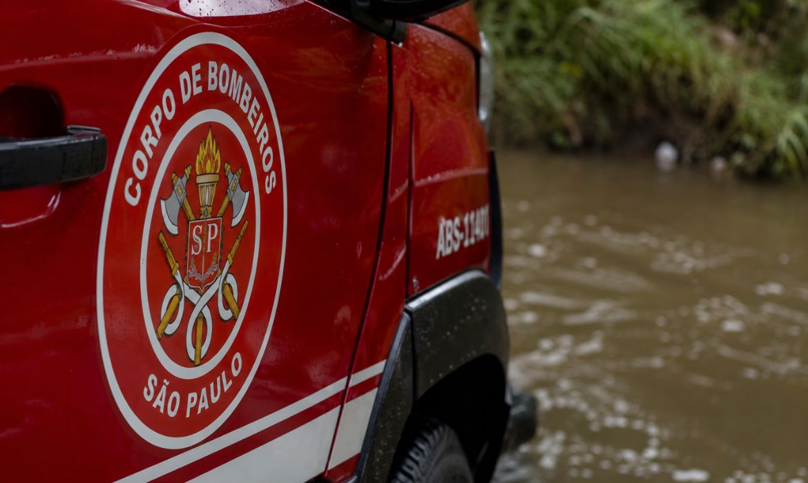 Homem arrastado por enxurrada em Jandira é encontrado morto em Barueri