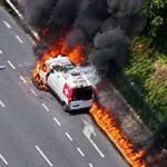 Ambulância pega fogo na Marginal Tietê e complica trânsito na região