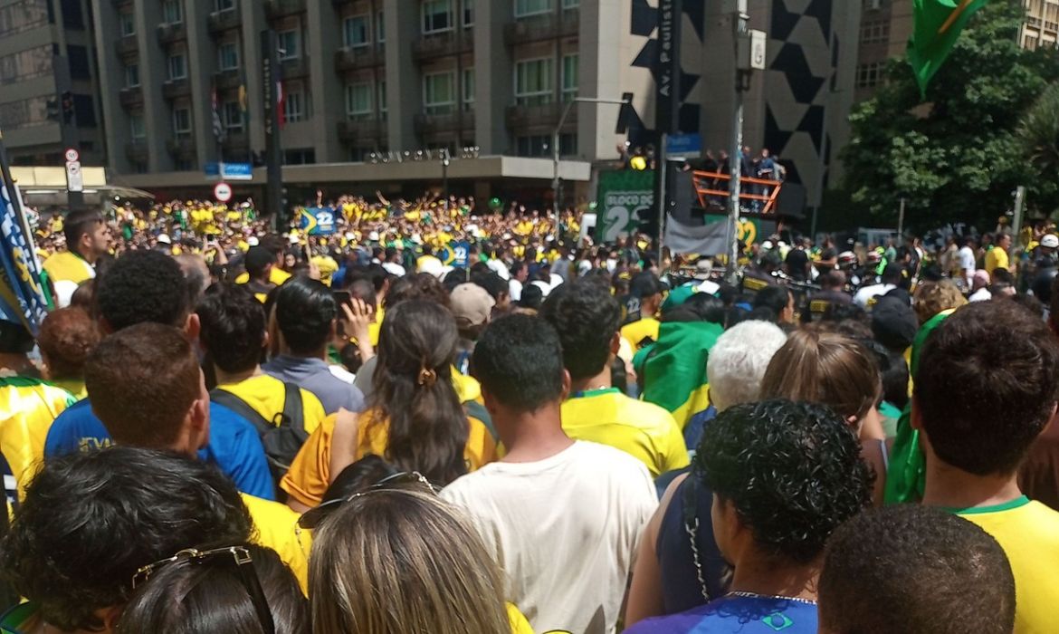 Ato de Flvio Bolsonaro rene 719 mil na Avenida Paulista aponta levantamento