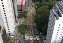 Ato de Flávio Bolsonaro reúne 71,9 mil na Avenida Paulista, aponta levantamento