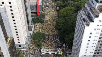 Ato de Flávio Bolsonaro reúne 71,9 mil na Avenida Paulista, aponta levantamento