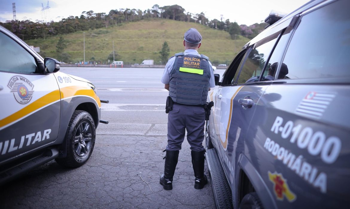 Caminhão com mais de 2 toneladas de maconha é apreendido na Raposo Tavares