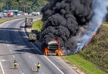 Carretas batem e pegam fogo no Rodoanel; trânsito tem 12 km de fila