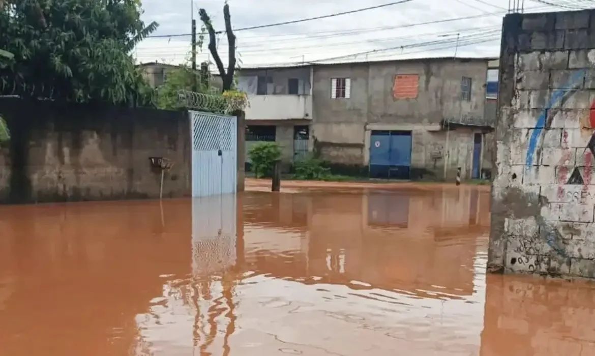 Chuvas deixam 26 mortos em São Paulo; mulher é encontrada em rio