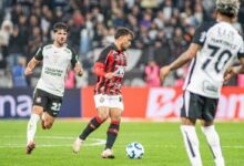 Corinthians empata com Vitória e segue perto do Z-4