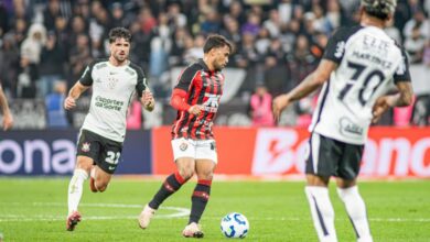 Corinthians empata com Vitória e segue perto do Z-4
