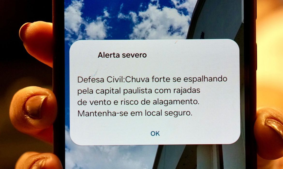 Defesa Civil emite 15 alertas durante madrugada de chuva em So Paulo nesta sexta 16