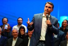 Flávio Bolsonaro confirma presença no debate da Band com Lula