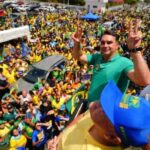Flávio Bolsonaro reúne apoiadores em BH no último dia de campanha