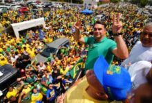 Flávio Bolsonaro reúne apoiadores em BH no último dia de campanha