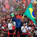 Lula encerra campanha na Paulista com multidão antes do 2º turno