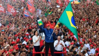 Lula encerra campanha na Paulista com multidão antes do 2º turno