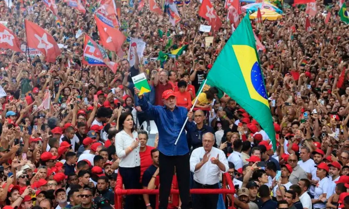 Lula encerra campanha na Paulista com multido antes do 2 turno