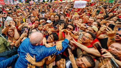 Lula participa de ato na Paulista em campanha pelo 2º turno