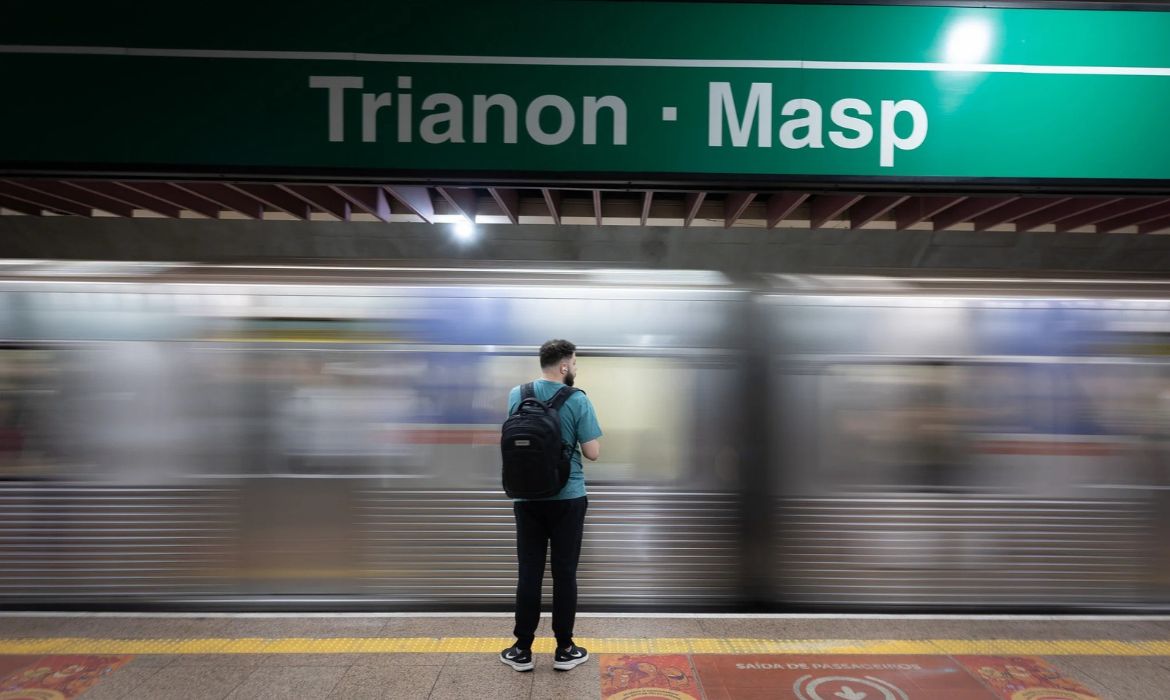 Metrô de São Paulo terá operação 24 horas no feriado de Finados; veja horários