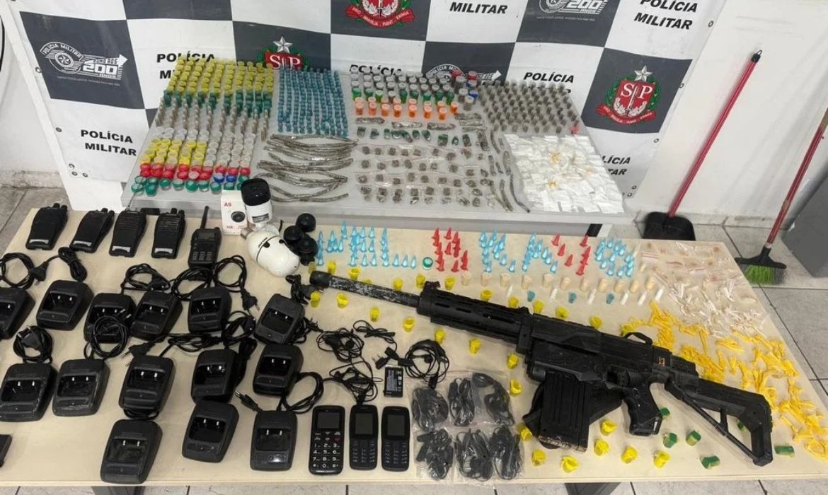 PM prende dois homens e apreende 975 pores de drogas na Zona Norte de So Paulo