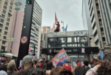 Ato pró-Lula na Paulista termina em vandalismo em estações do Metrô