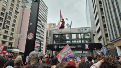 Ato pró-Lula na Paulista termina em vandalismo em estações do Metrô
