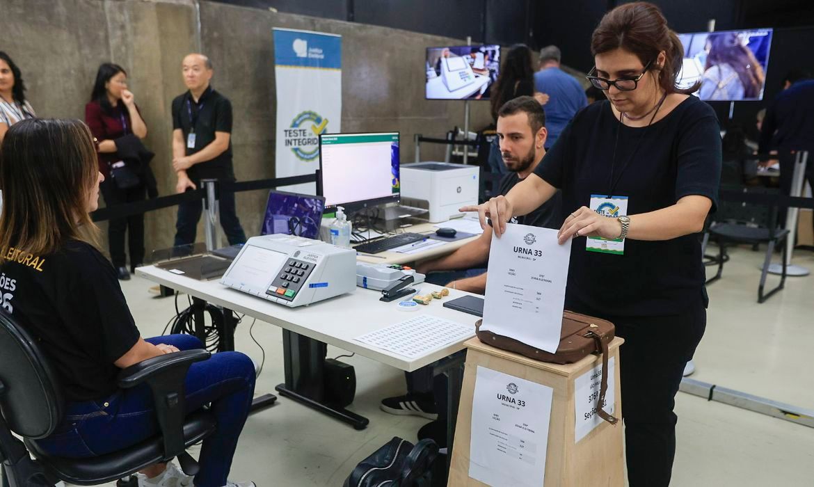 TRE-SP testa 33 urnas durante votação deste domingo; entenda como funciona