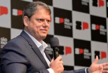 Tarcísio de Freitas é reeleito governador de São Paulo no primeiro turno